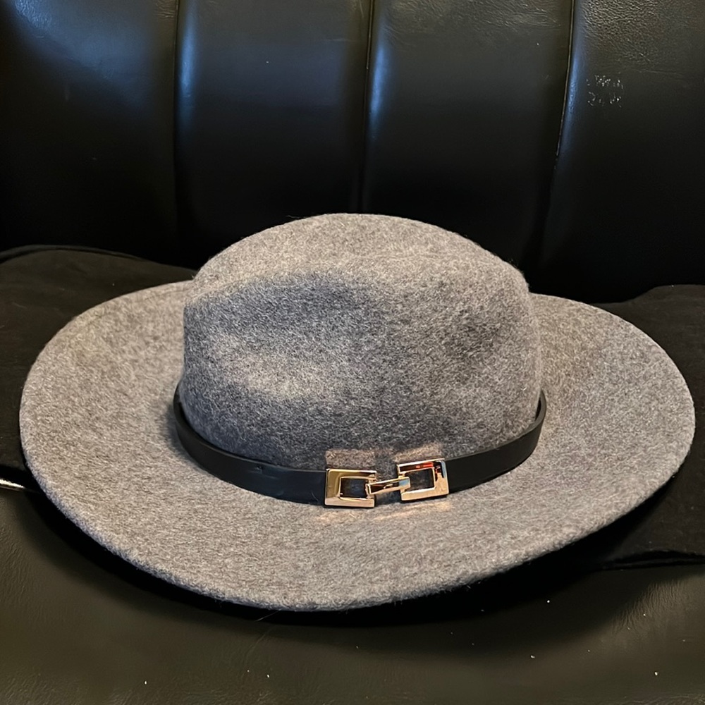 NWT- Bebe grey women’s wool fedora